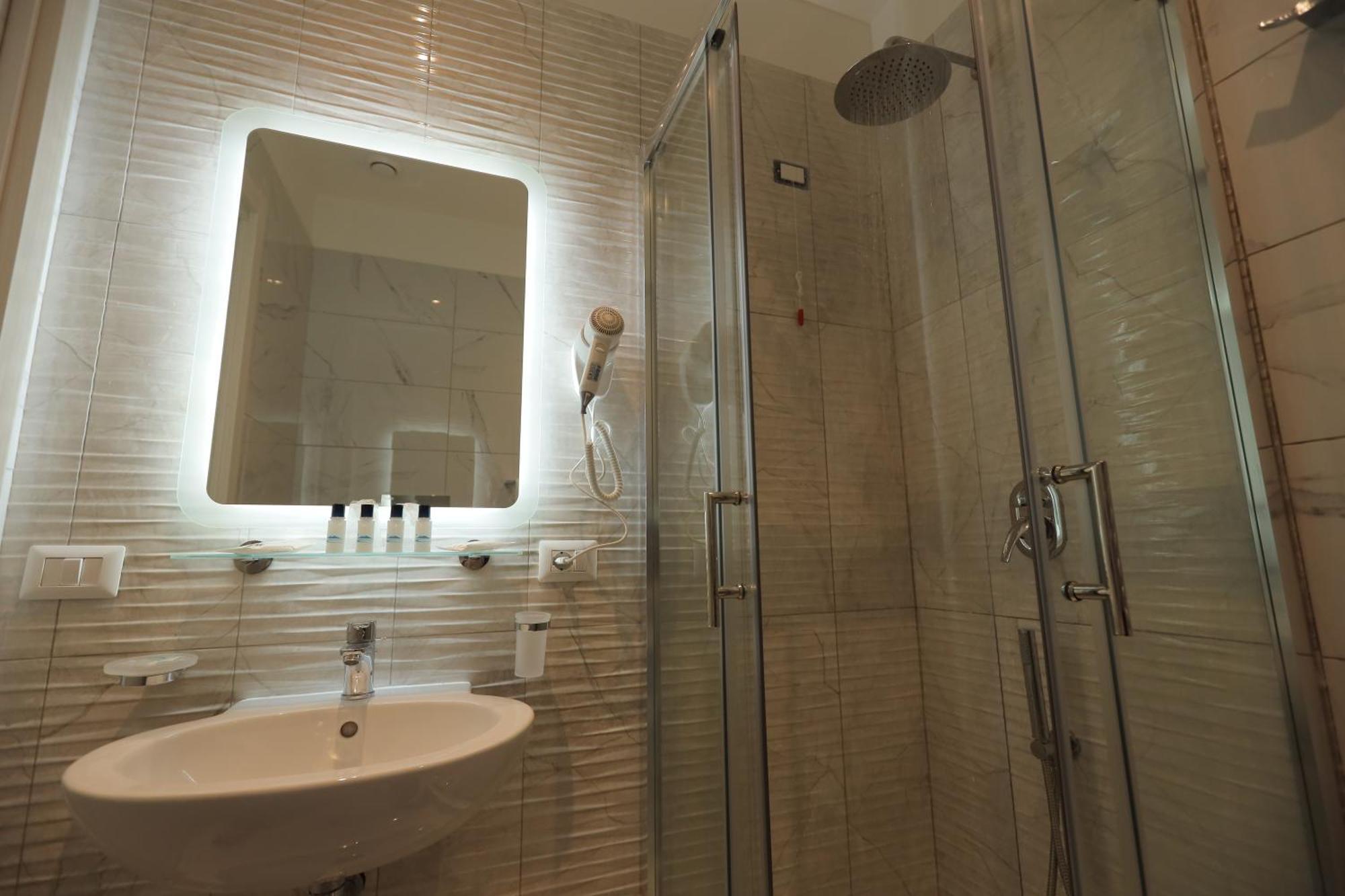 Garibaldi New 3* Naples