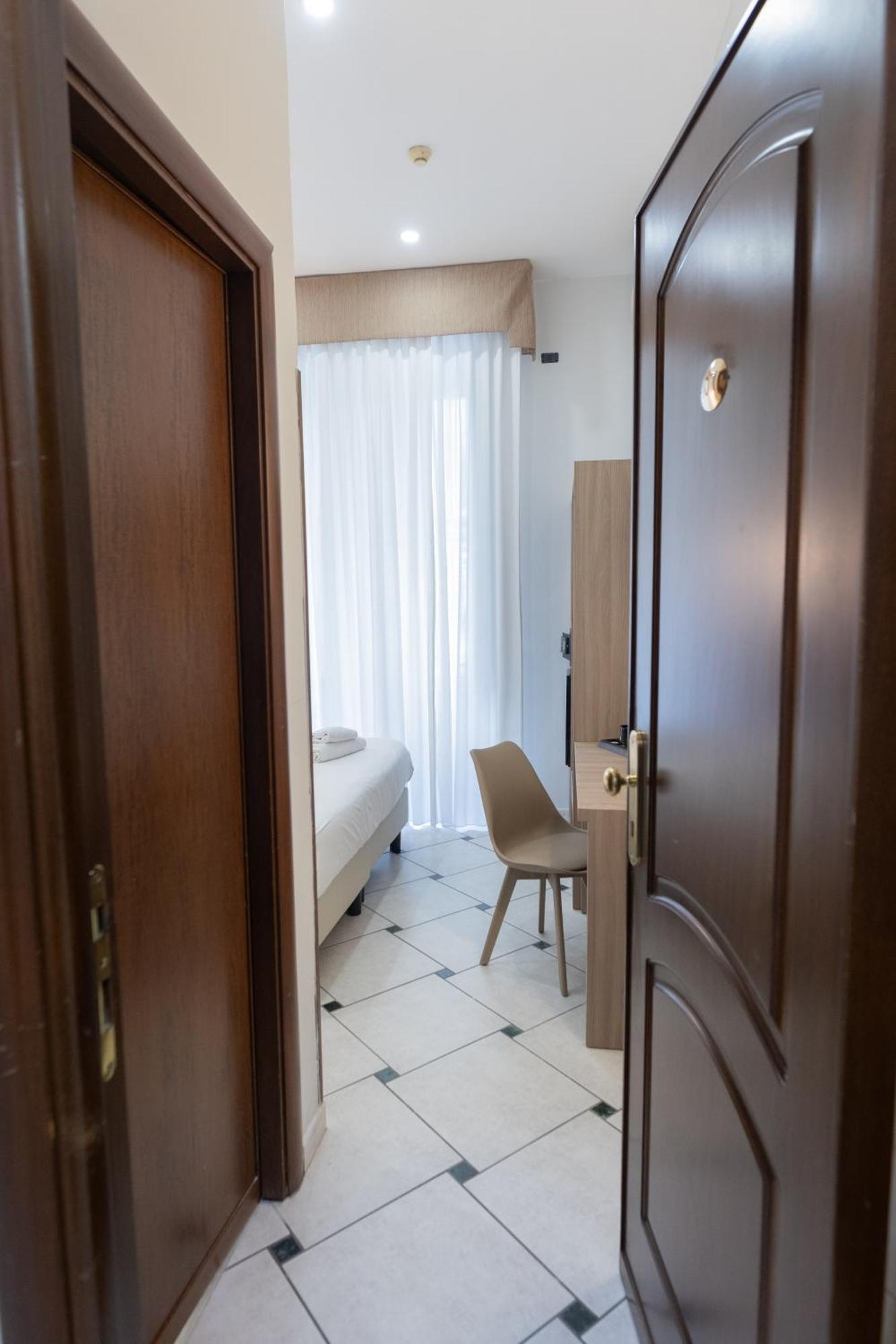 Garibaldi New Hotel